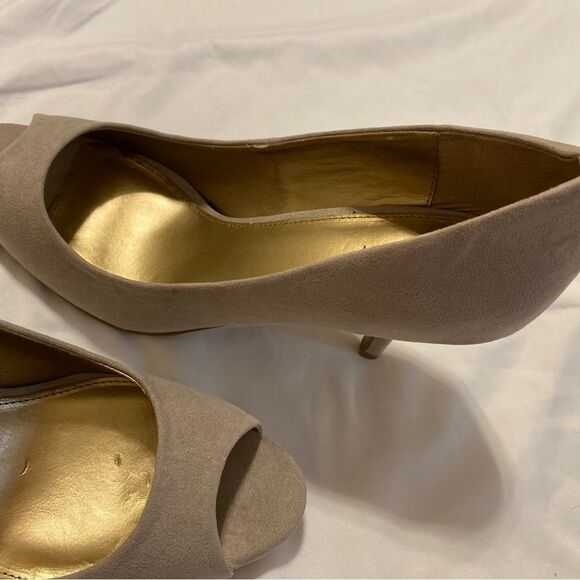 LOFT Vegan Faux Suede Peep Toe Pumps Sz 9 excellent condition. Comfortable shoe - Picture 5 of 16
